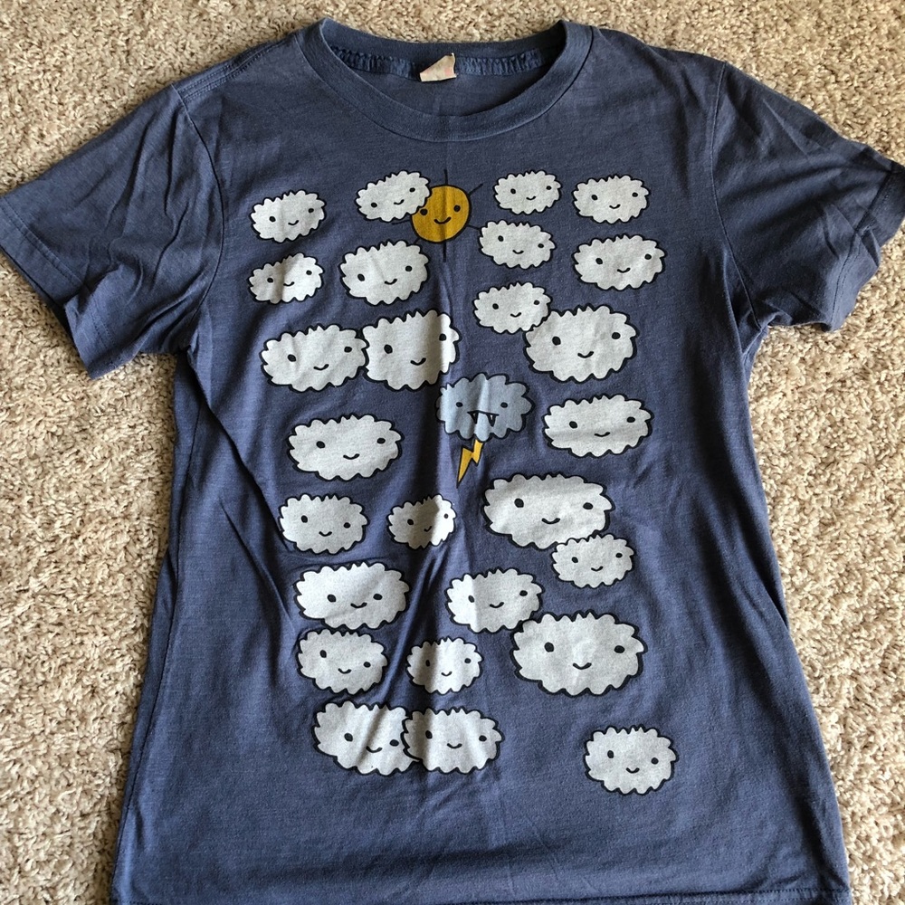 2/$10 item 🌞cute cloud and sun shirt 🌞